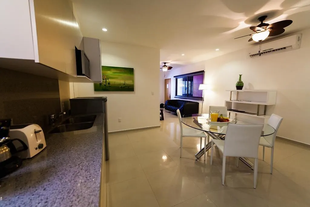 פלאייה דל כרמן 5Th Avenue Hotel מלון דירות פלאייה דל כרמן